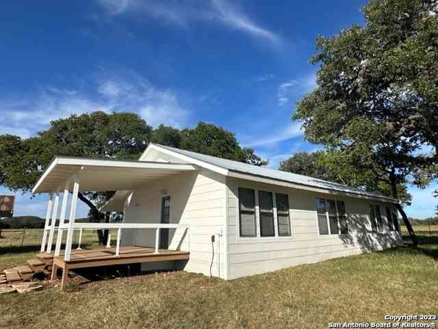 Homes For Rent - 373 Pine Tree Rd<br/> Bandera County, Medina, TX 78055