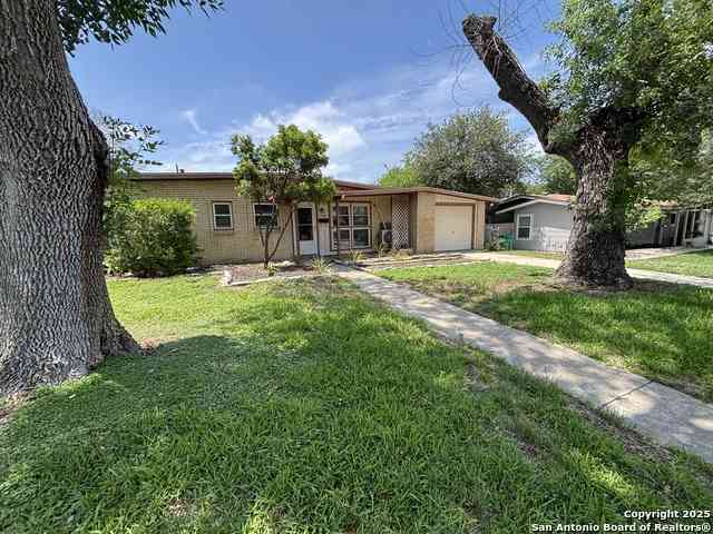Homes For Rent - 318 Sprucewood Ln<br/> San Antonio, TX 78216