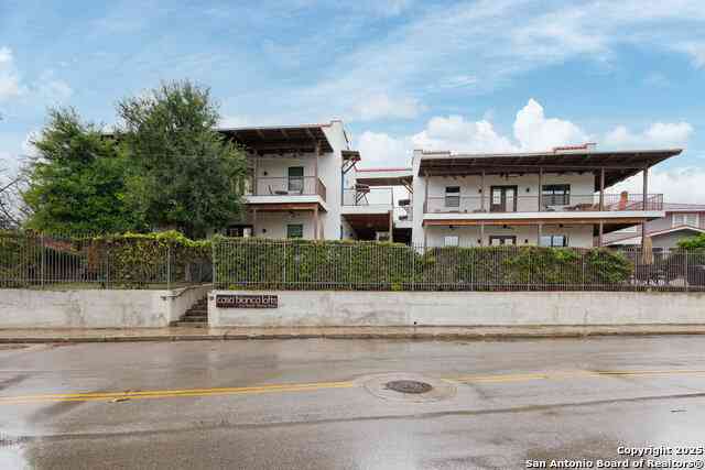 Condo For Rent - 1542 N Alamo St #107<br/> San Antonio, TX 78215