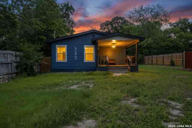 Homes For Rent - 333 S Mesquite Ave<br/> New Braunfels, TX 78130
