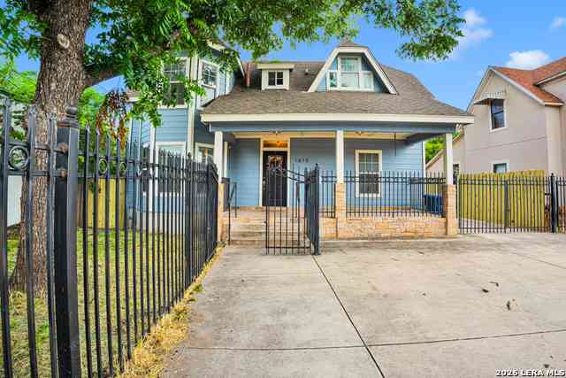 Homes For Rent - 1615 W Commerce St<br/> San Antonio, TX 78207