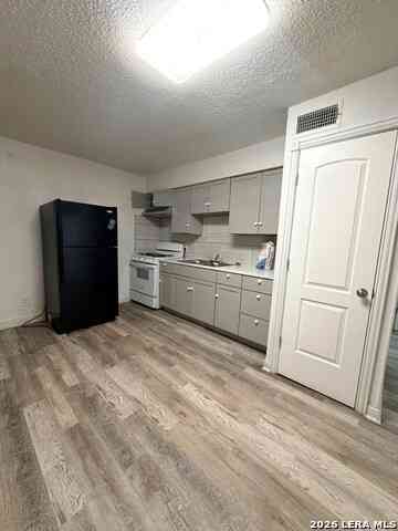 Apartment For Rent - 153 E Baylor #2<br/> San Antonio, TX 78204