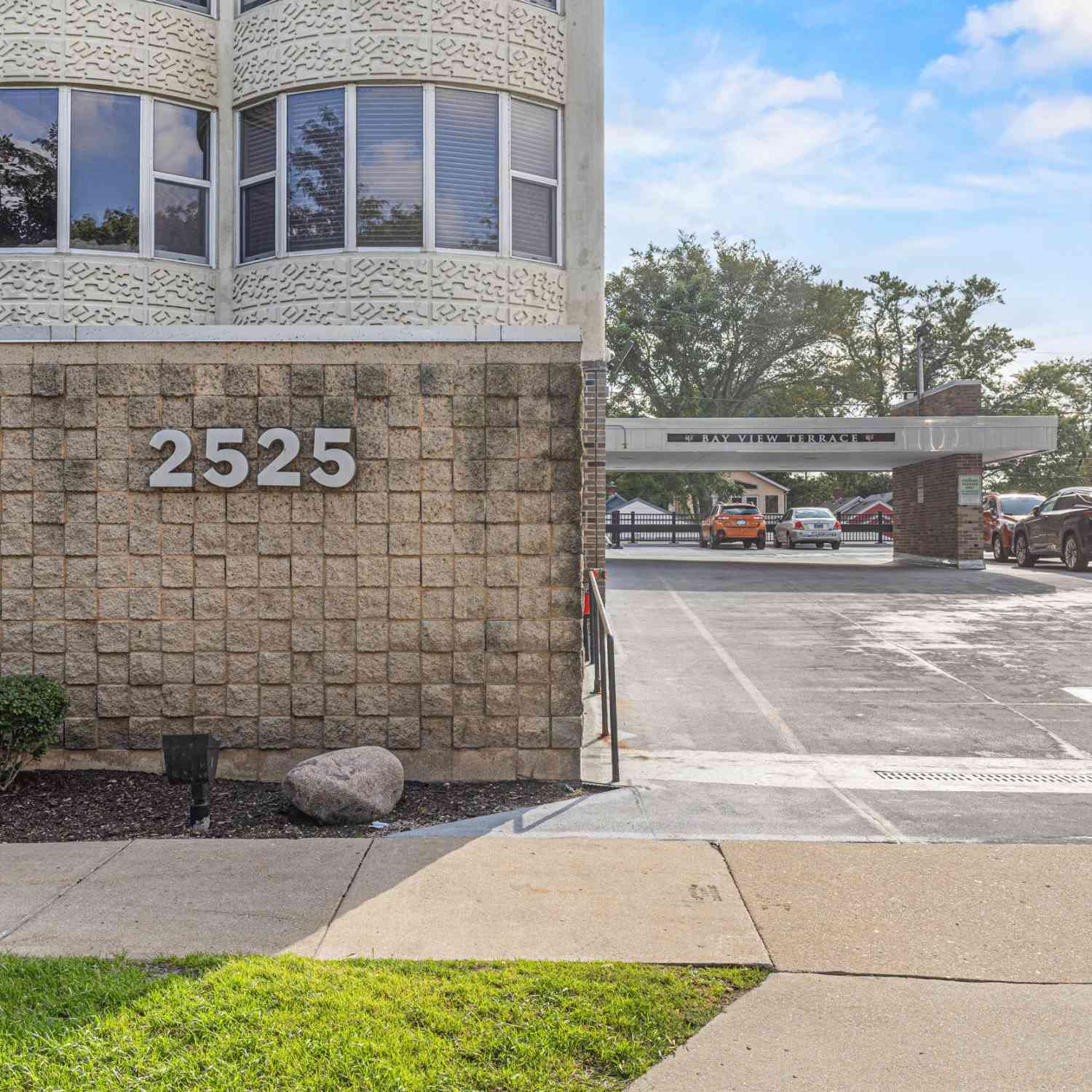 Condo For Sale - 2525 S Shore #14C<br/> Milwaukee, WI 53207