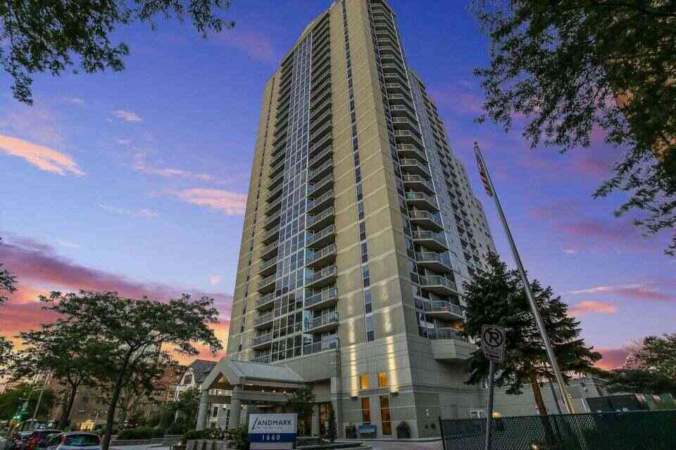 Condo For Sale - 1660 N Prospect #506<br/> Milwaukee, WI 53202