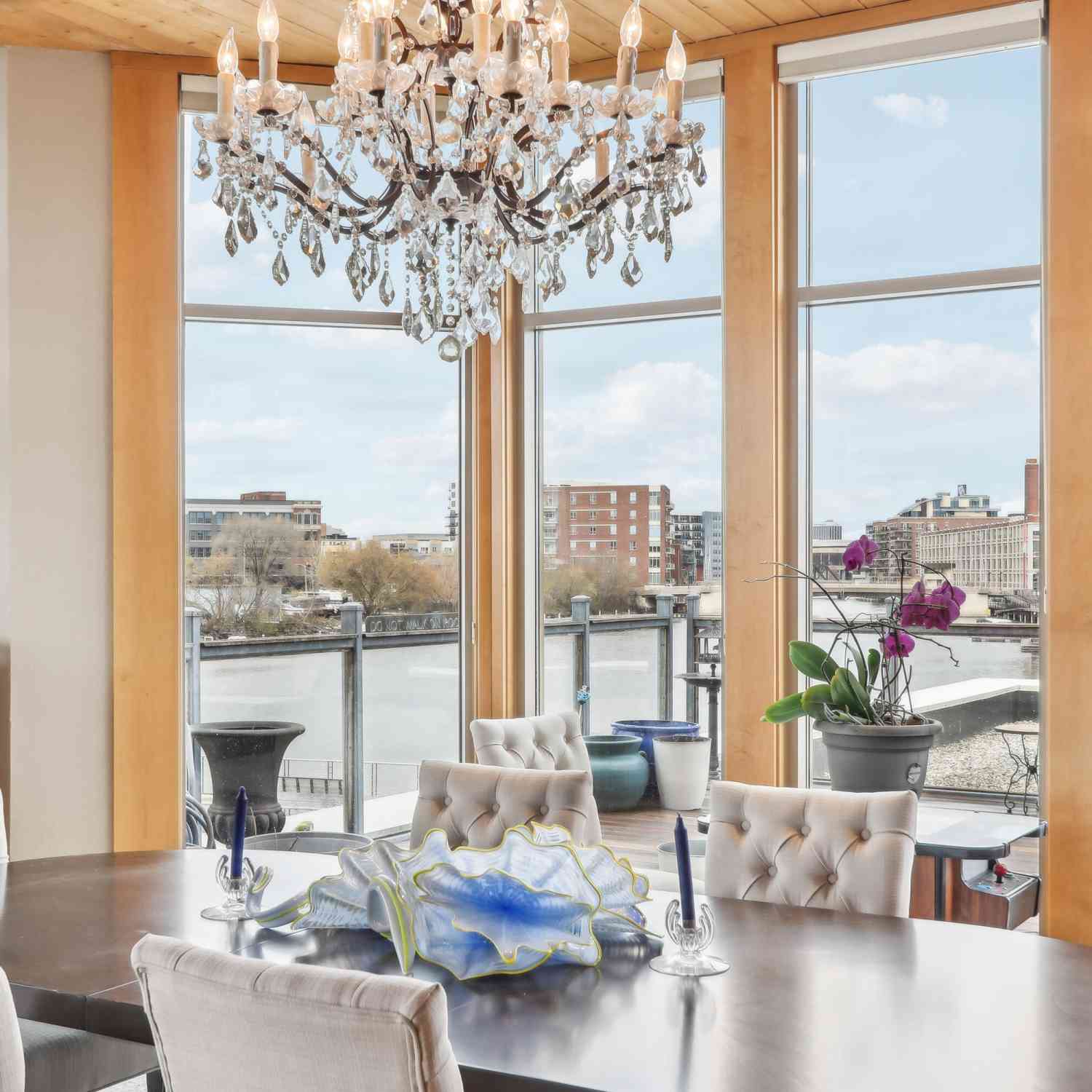 Condo For Sale - 541 E Erie #201<br/> Milwaukee, WI 53202