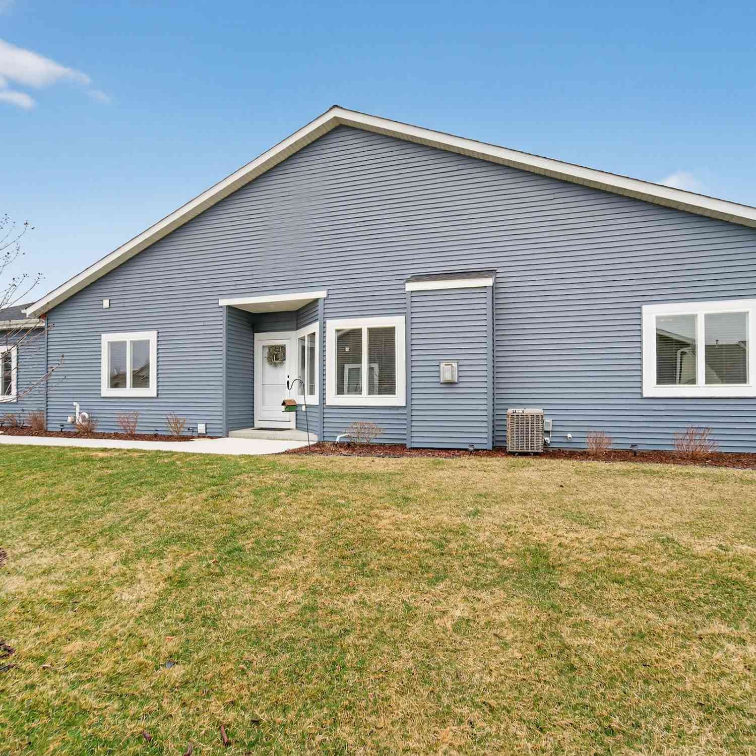 Condo For Sale - W206N16159 Stonebrook<br/> Jackson, WI 53037