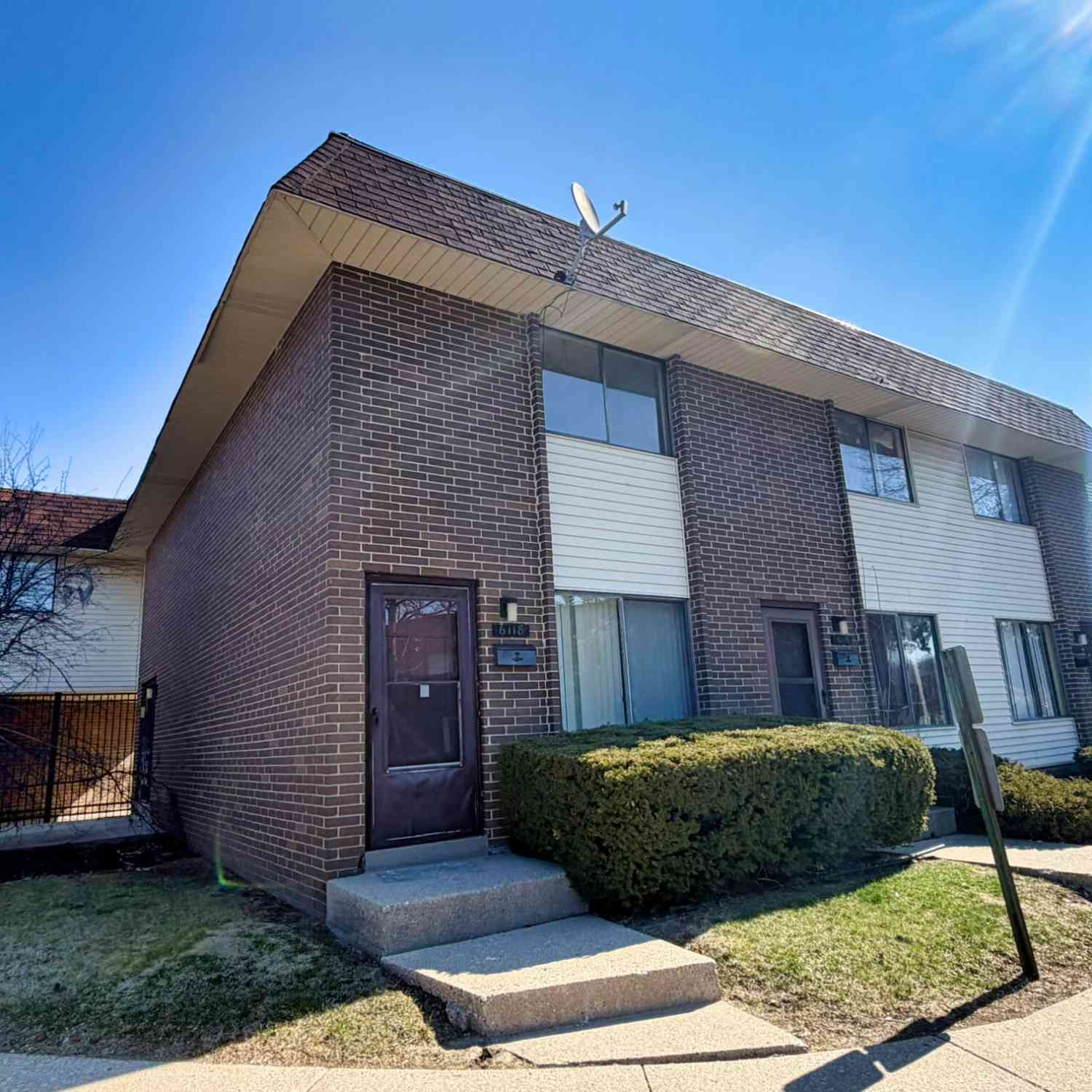 Condo For Sale - 6118 W Port<br/> Milwaukee, WI 53223