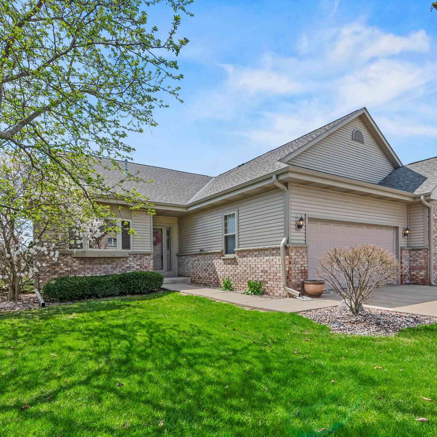 Condo For Sale - 2203 Seminole<br/> Grafton, WI 53024