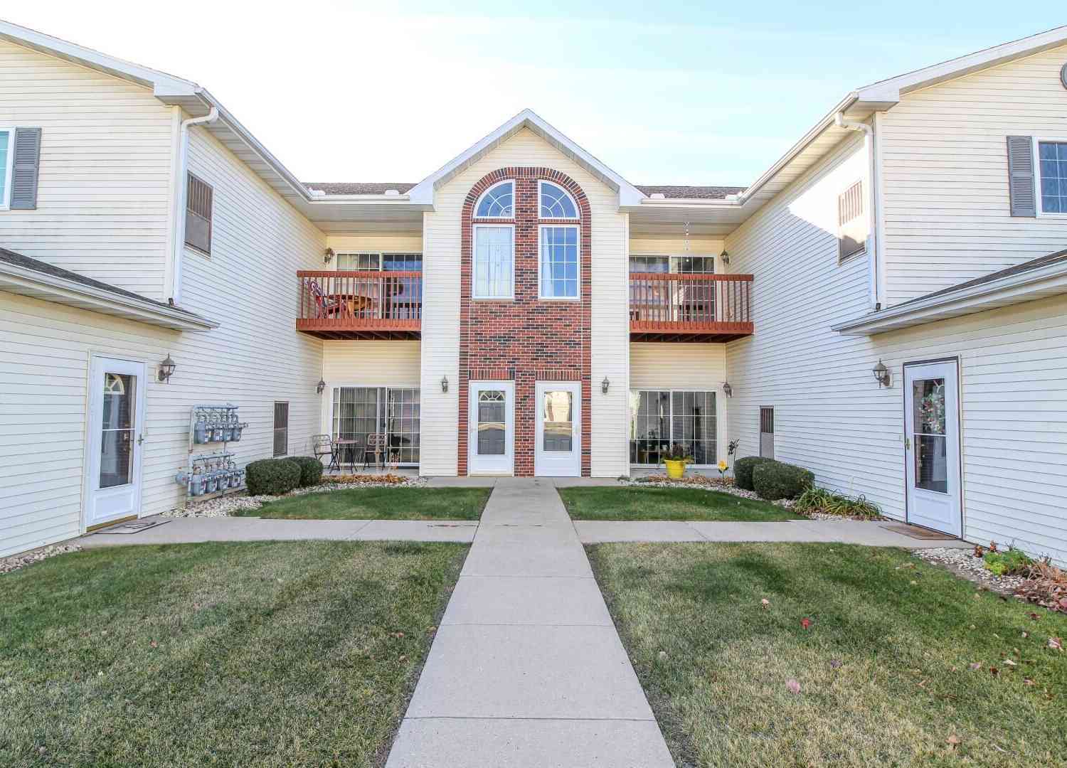 Condo For Sale - 1612 Commonwealth #8<br/> Jefferson County, Fort Atkinson, WI 53538