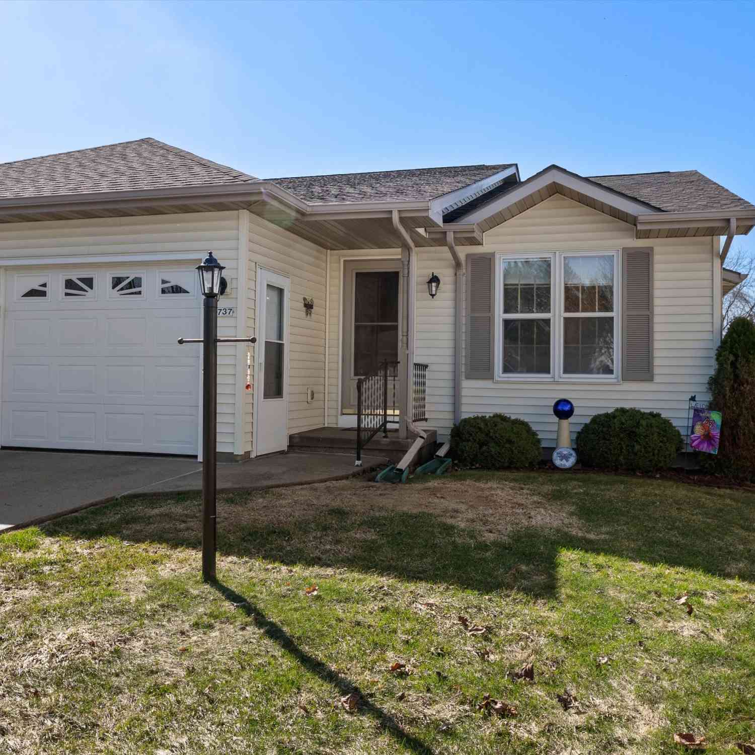 Condo For Sale - 1737 Cedar<br/> Manitowoc, WI 54220