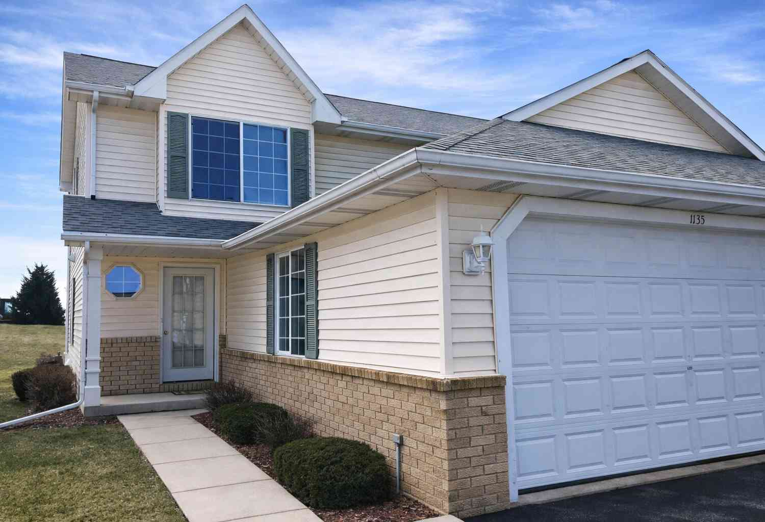 Condo For Sale - 1133 Ellys<br/> Slinger, WI 53086