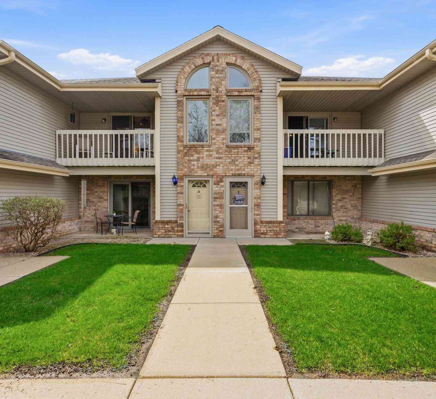 Condo For Sale - 2112 Woodburn #E<br/> Waukesha, WI 53188