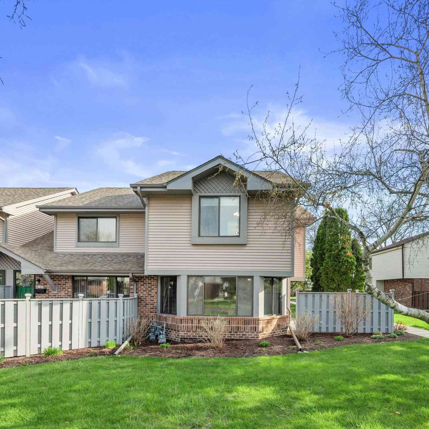Condo For Sale - 1460 28th<br/> Kenosha, WI 53140