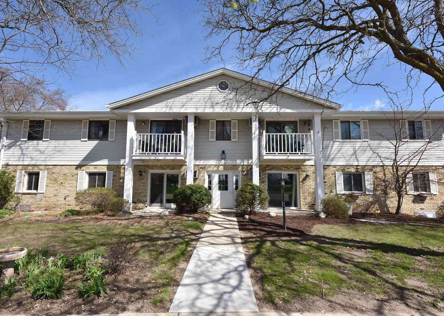 Condo For Sale - 1300 E Decorah #2<br/> West Bend, WI 53095
