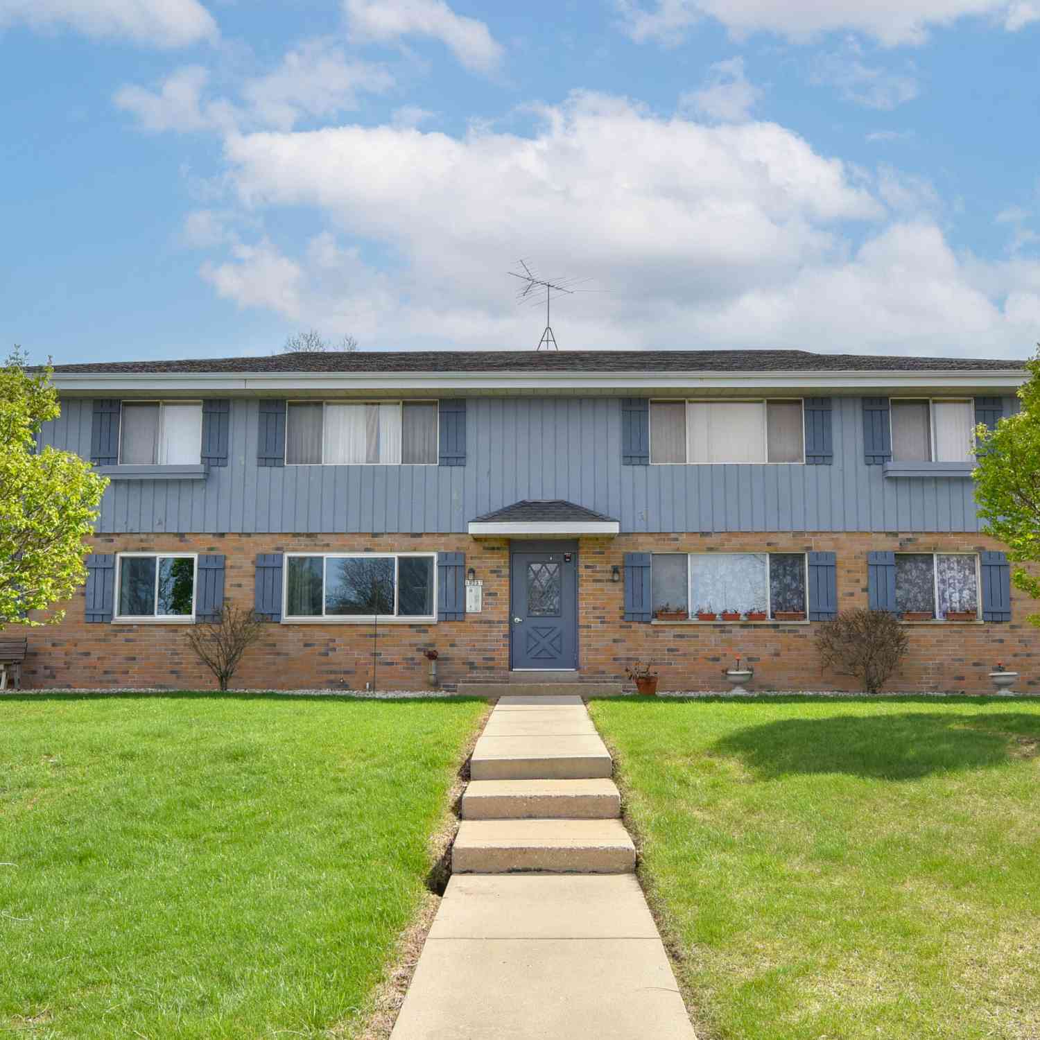 Condo For Sale - 10237 Whitnall Edge #104<br/> Franklin, WI 53132
