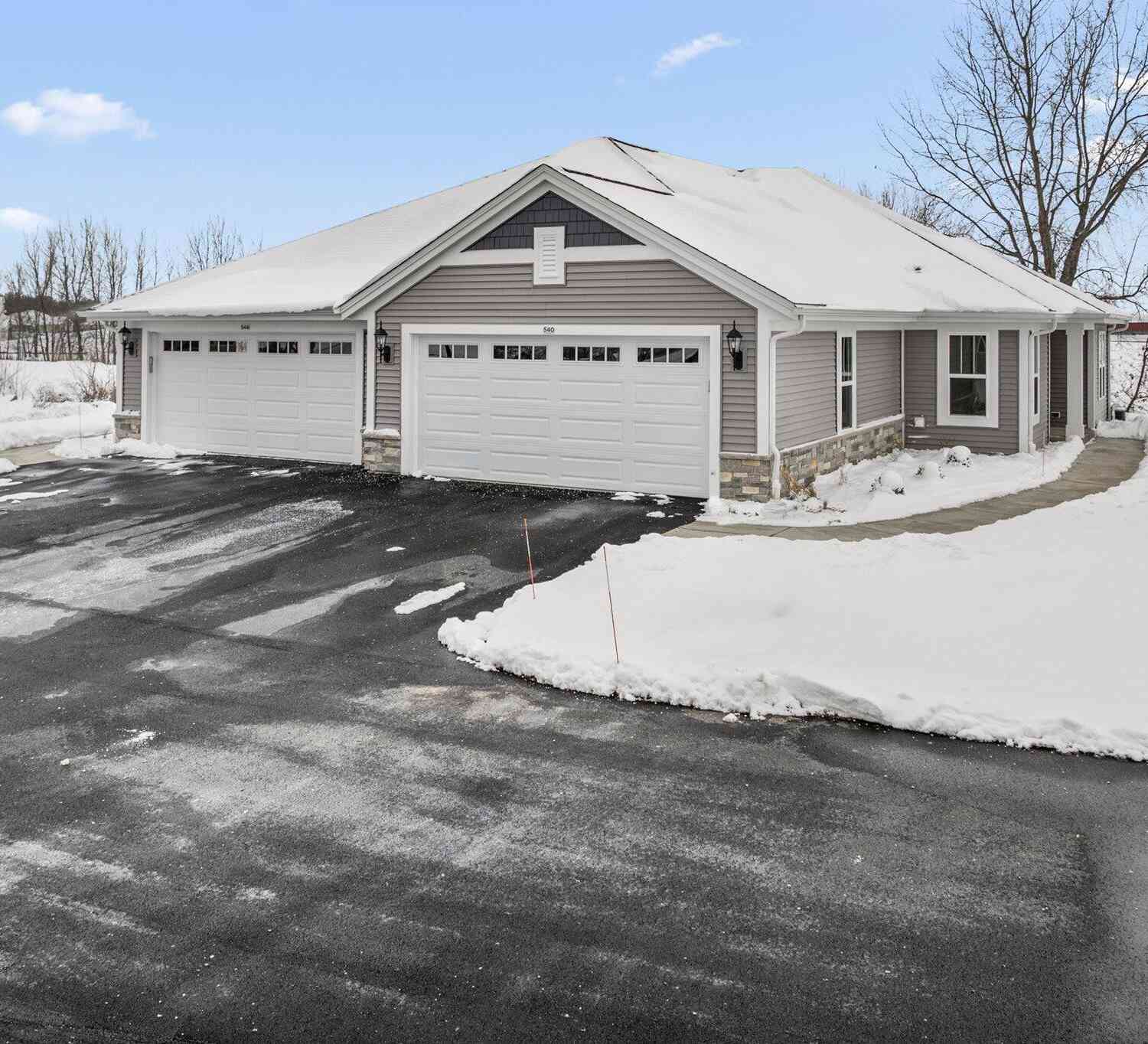 Condo For Sale - 540 Hunter Oaks #0602<br/> Watertown, WI 53094