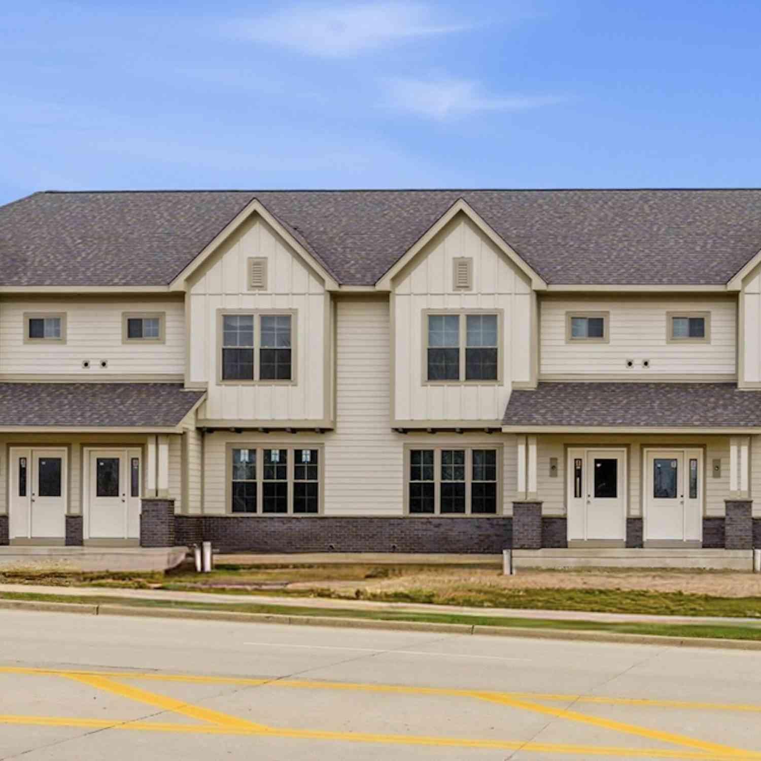 Condo For Sale - 2127 E Howard #104<br/> Saint Francis, WI 53235