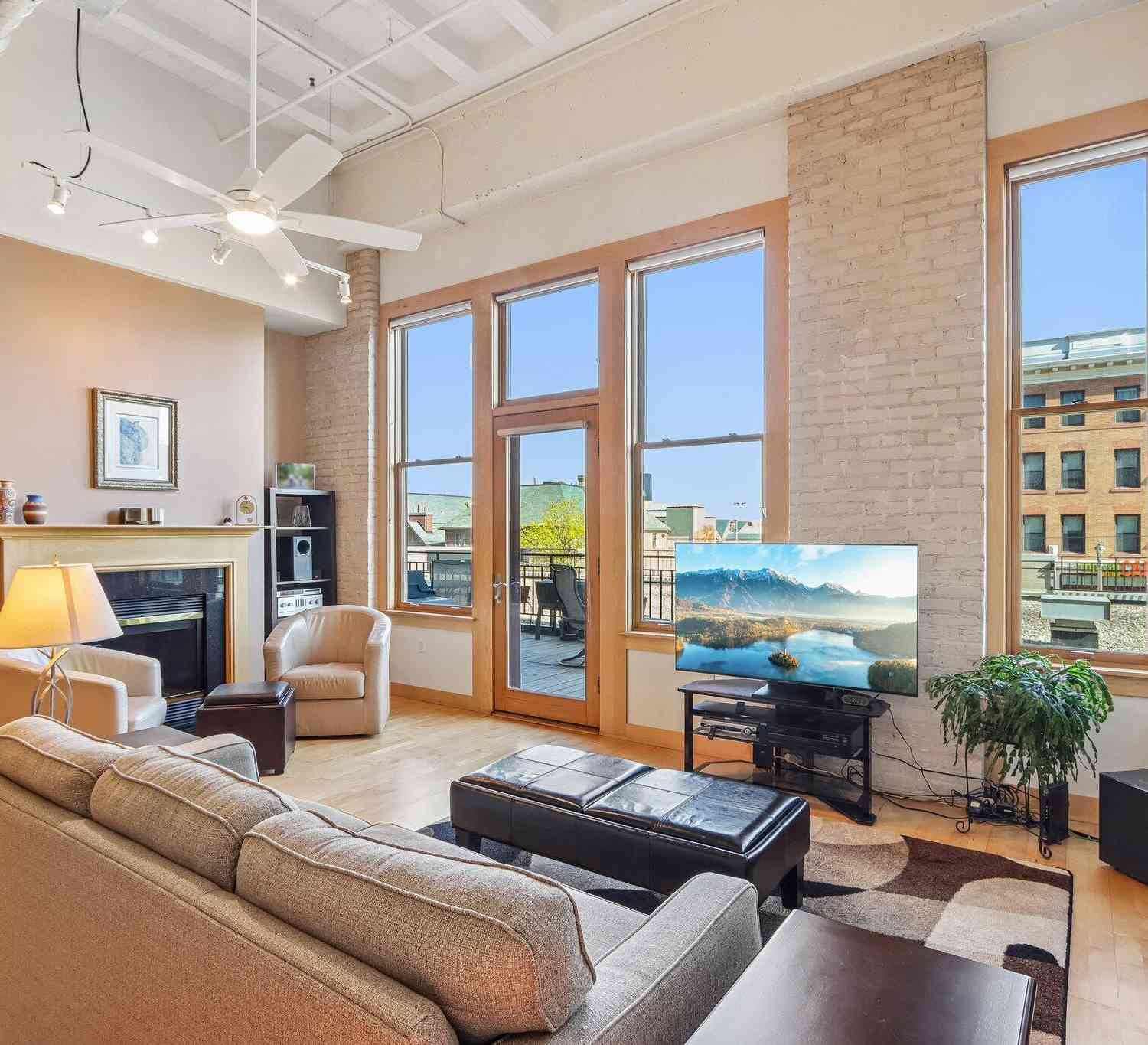 Condo For Sale - 1325 N Van Buren #208<br/> Milwaukee, WI 53202