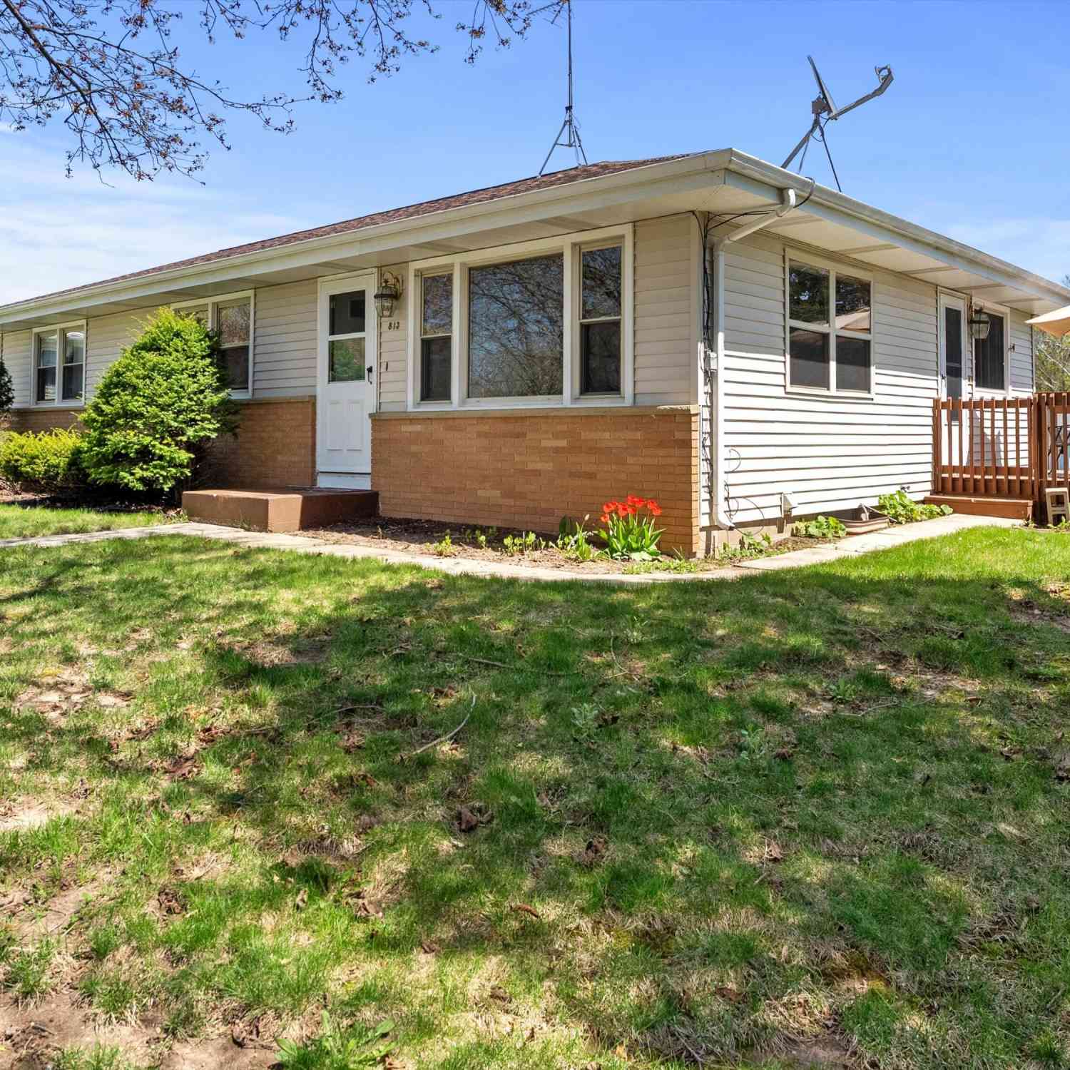 Condo For Sale - 813 Riverview<br/> Plymouth, WI 53073