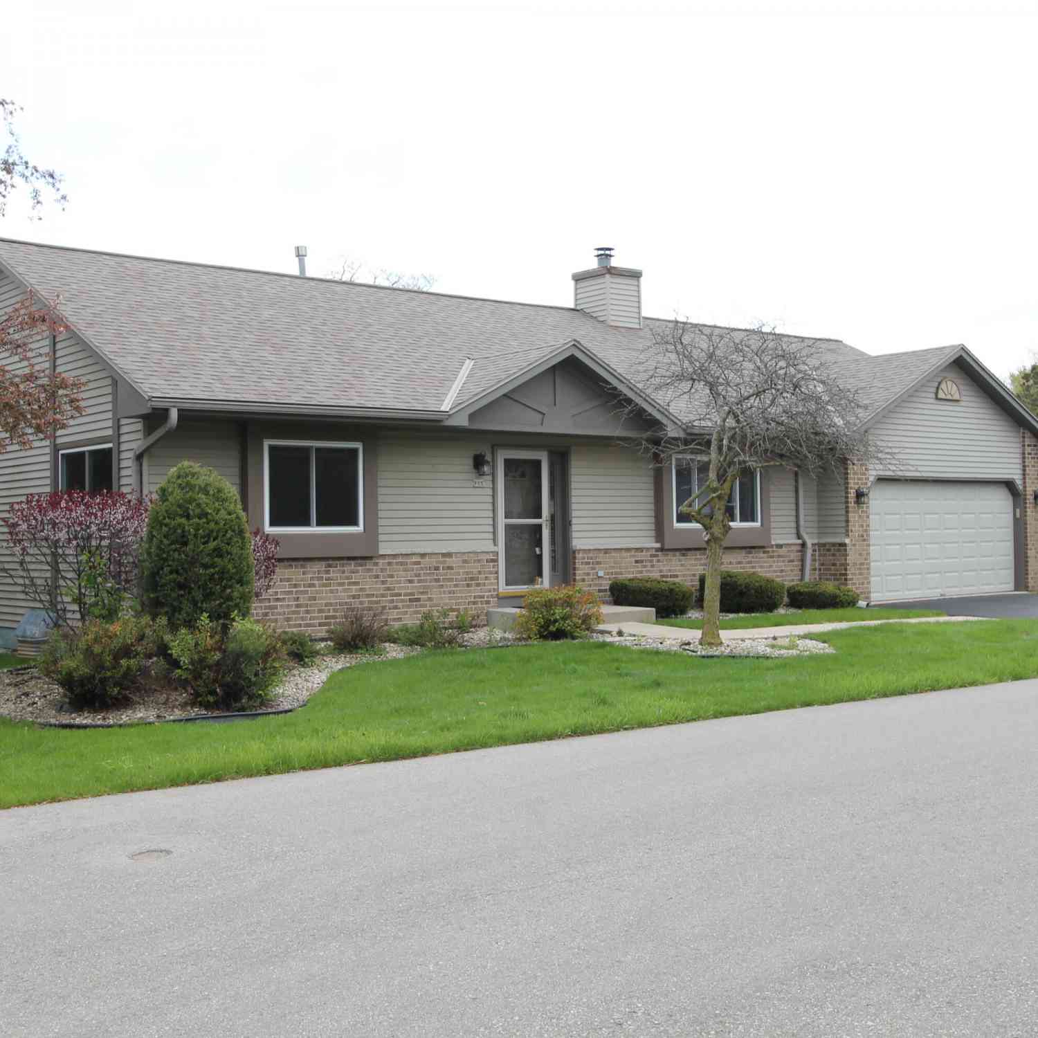 Condo For Sale - 915 Park<br/> Union Grove, WI 53182