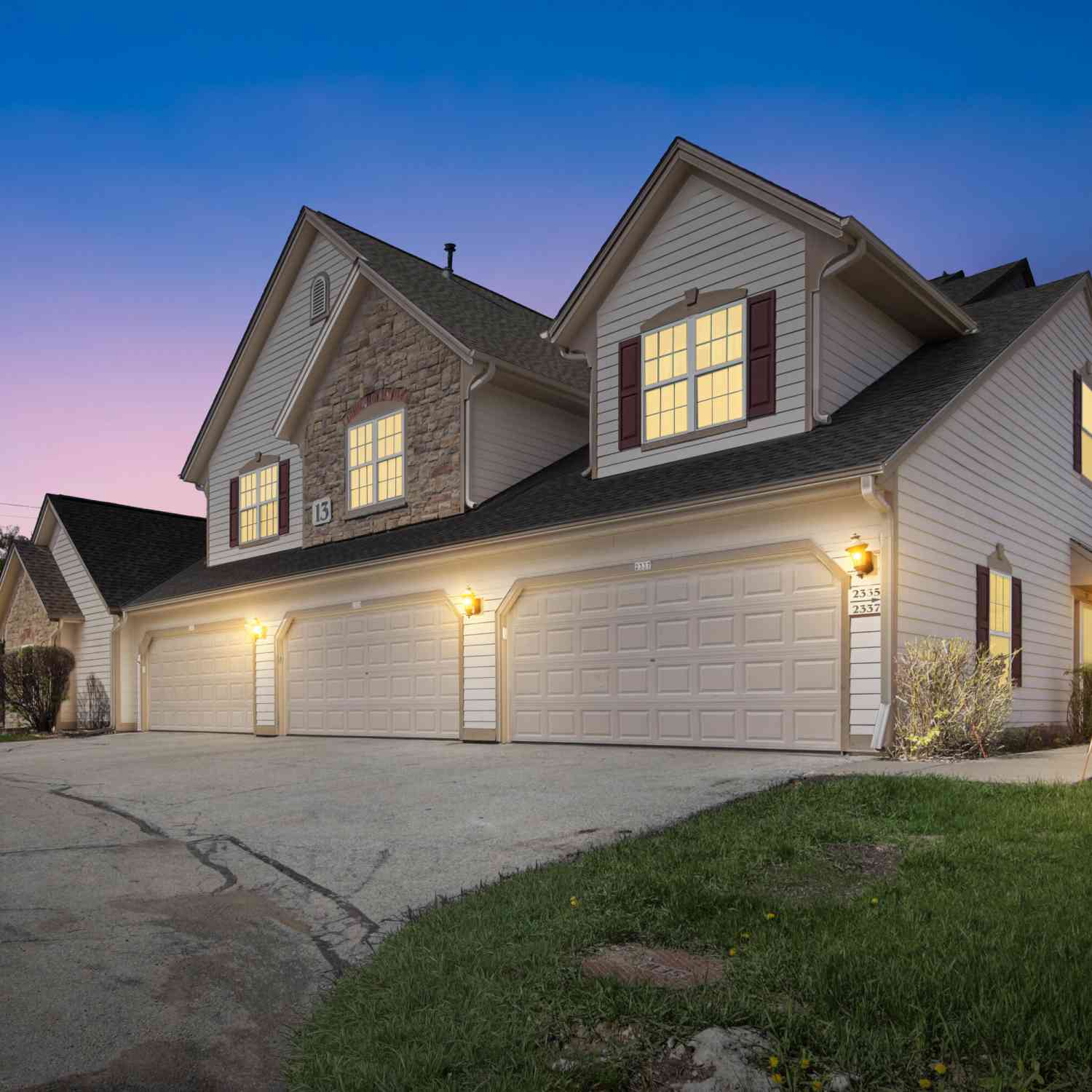 Condo For Sale - 2337 W Vista Bella<br/> Oak Creek, WI 53154