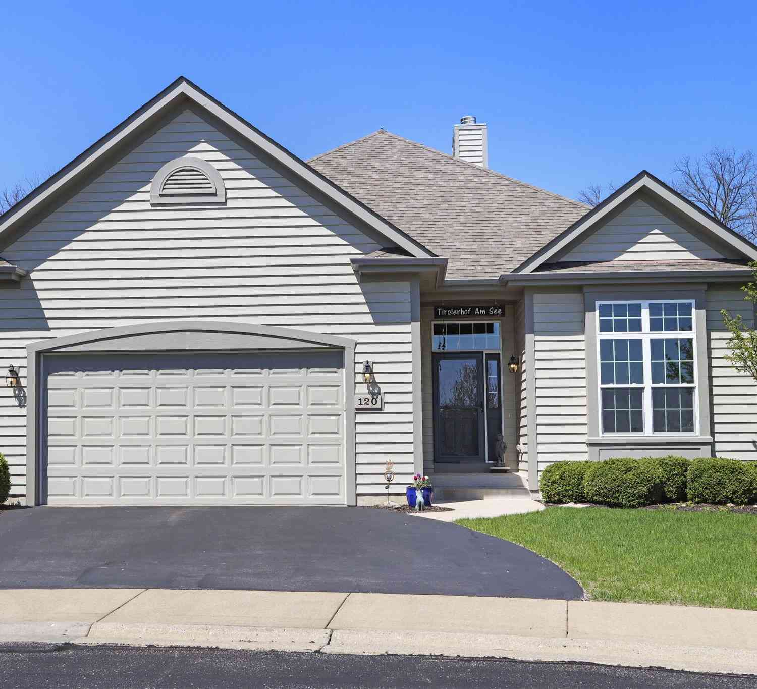 Condo For Sale - 120 Lake Vista<br/> Walworth County, Fontana, WI 53125