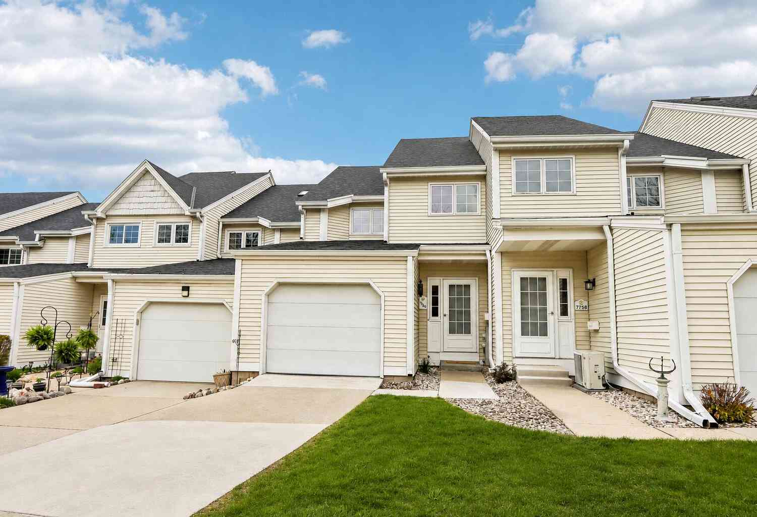 Condo For Sale - 7760 W Tuckaway Shores<br/> Franklin, WI 53132