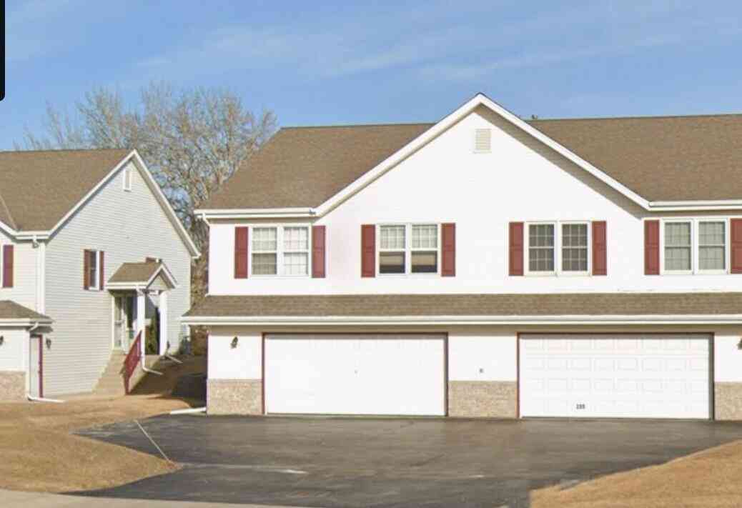 Condo For Sale - 207 Nicholson<br/> South Milwaukee, WI 53172