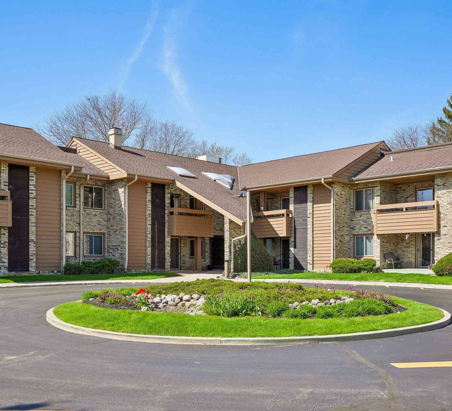 Condo For Sale - 2101 W Good Hope #210<br/> Glendale, WI 53209