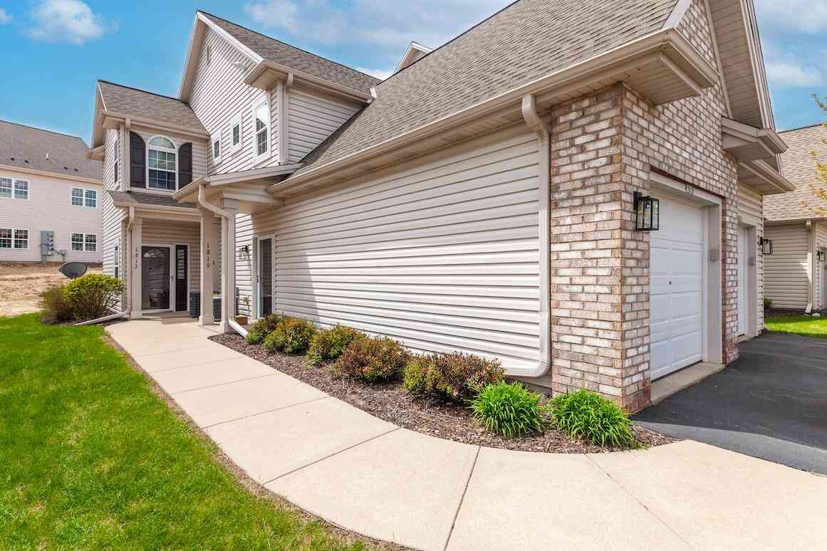 Condo For Sale - 1817 Woodland #429-1<br/> Slinger, WI 53086