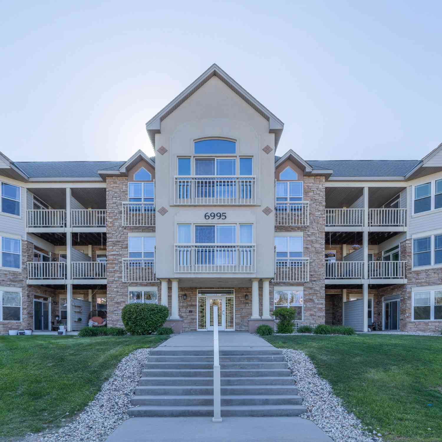 Condo For Sale - 6995 S Riverwood #B06<br/> Franklin, WI 53132