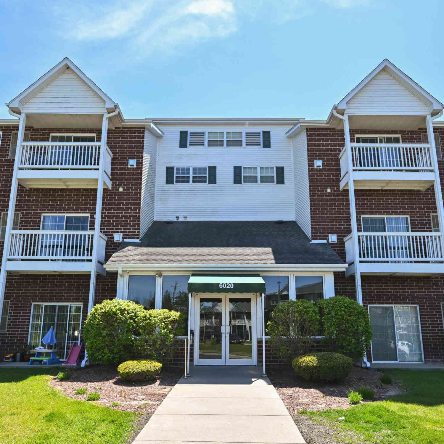 Condo For Sale - 6020 S Buckhorn #304<br/> Cudahy, WI 53110