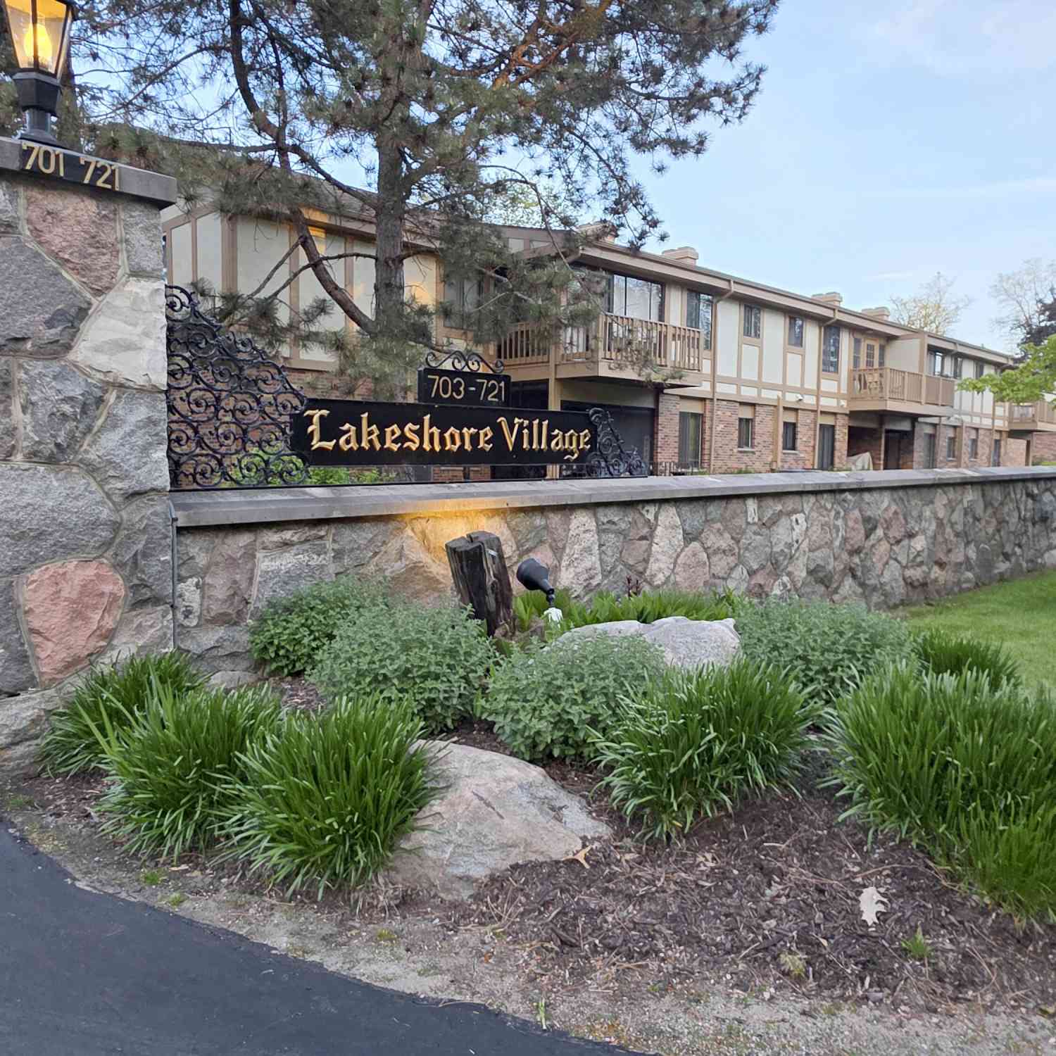 Condo For Sale - 709 S Lake Shore #4F<br/> Lake Geneva, WI 53147