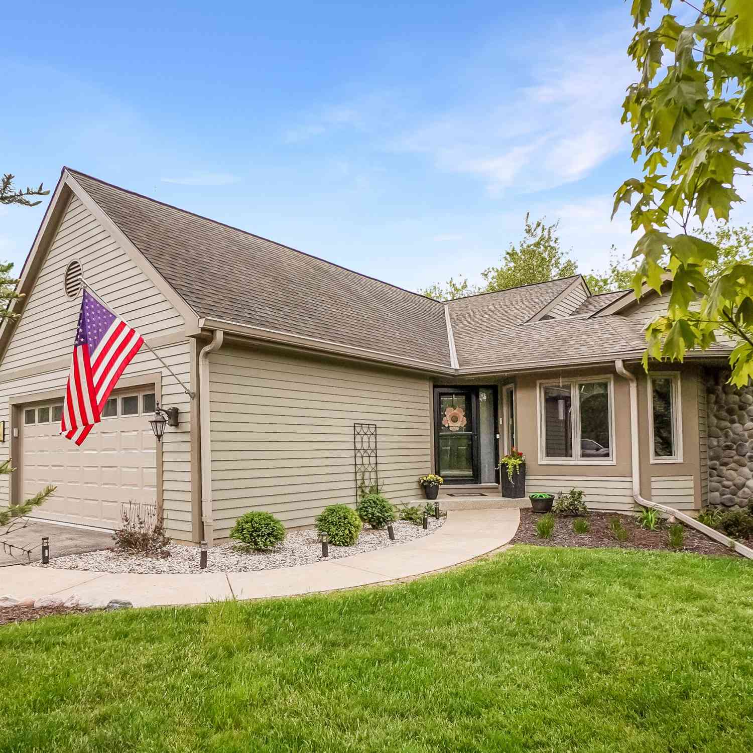 Condo For Sale - 533 White Oak<br/> Hartland, WI 53029