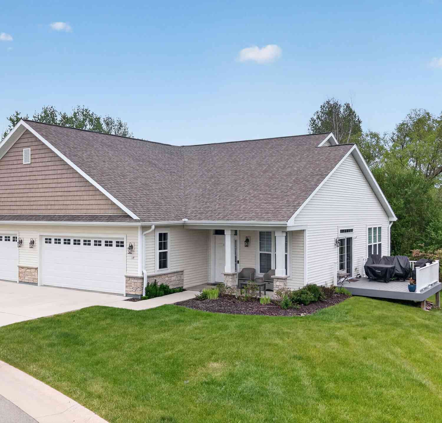 Condo For Sale - 18 Briarknoll<br/> Saukville, WI 53080