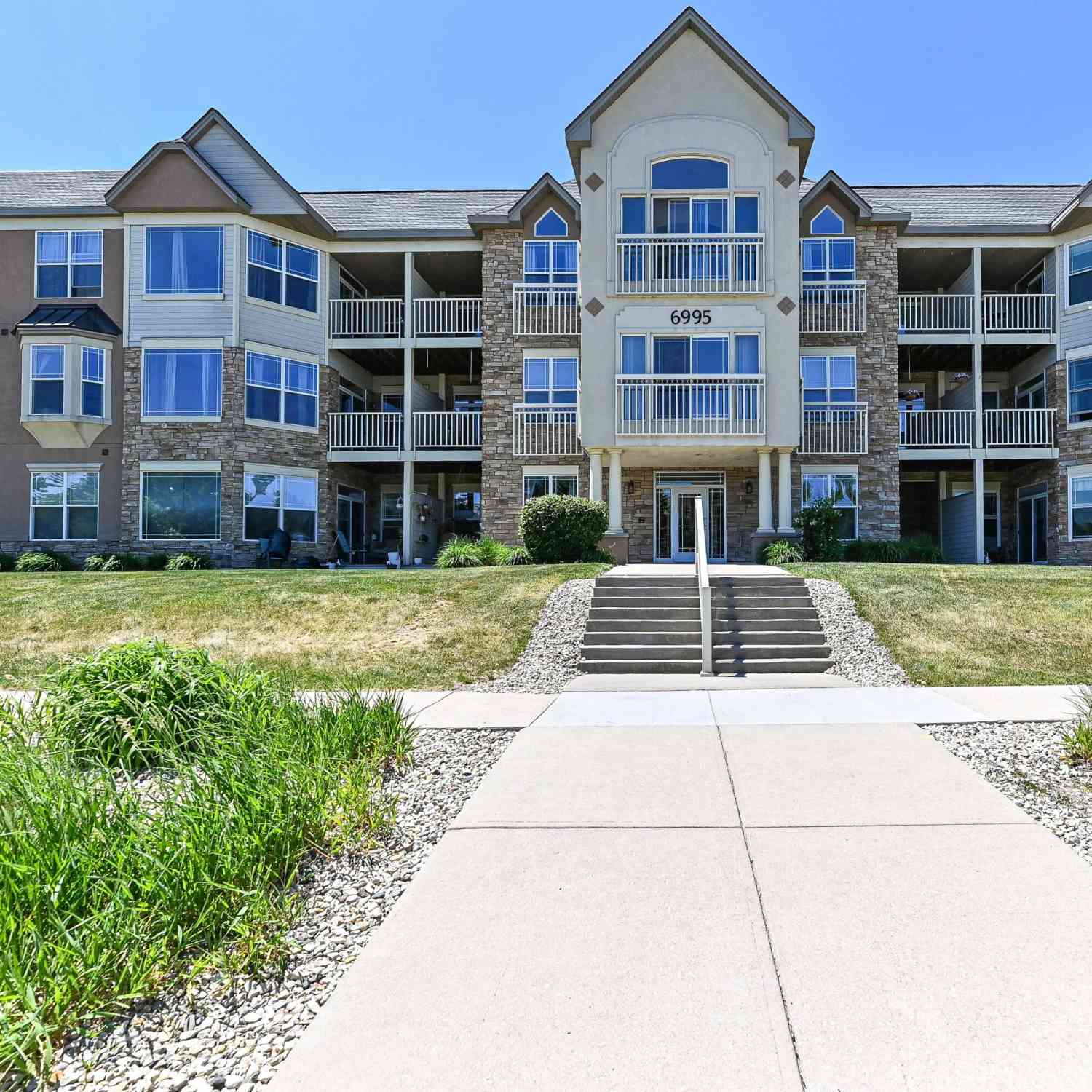Condo For Sale - 6995 S Riverwood #S-202<br/> Franklin, WI 53132
