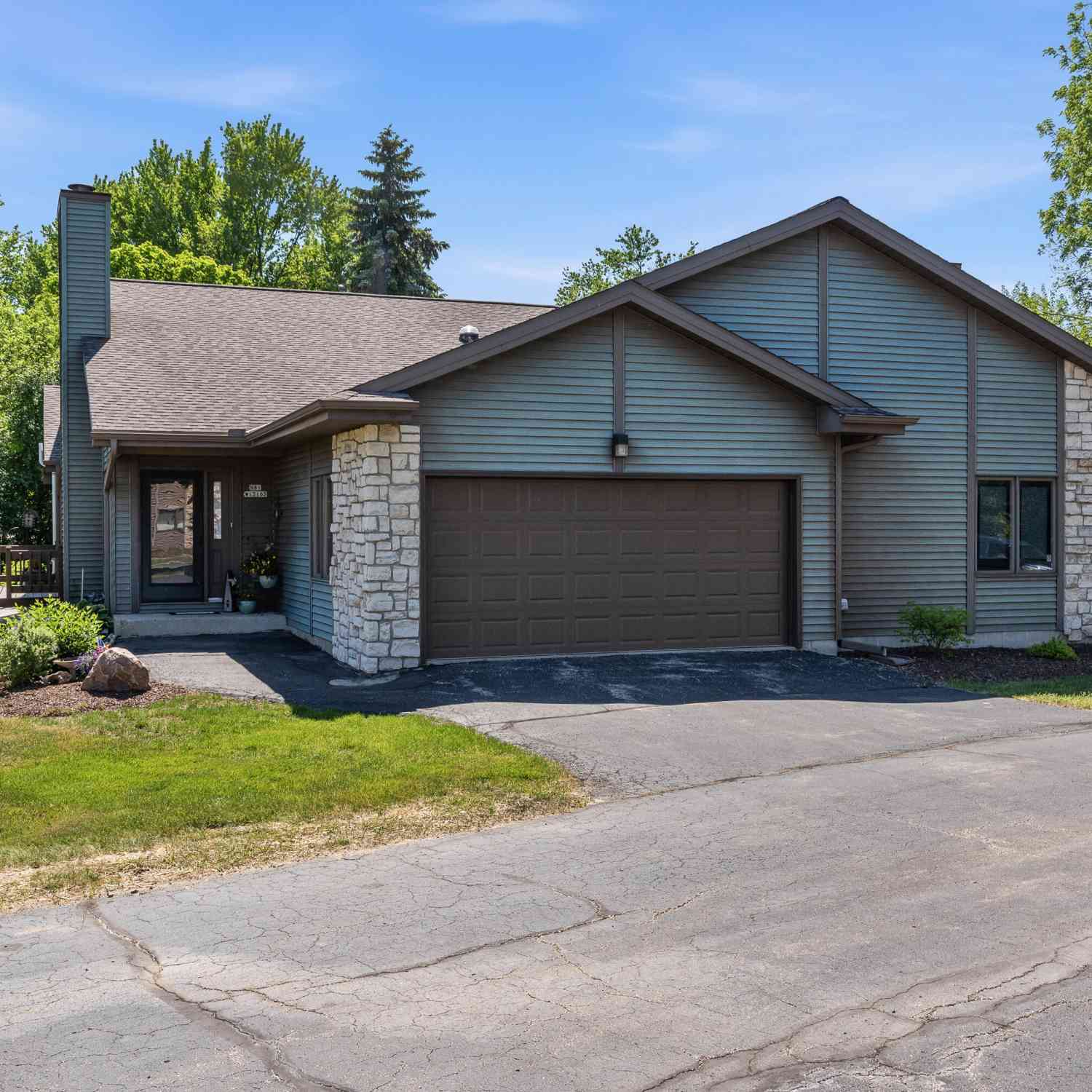 Condo For Sale - N81W13163 Country Terrace<br/> Menomonee Falls, WI 53051