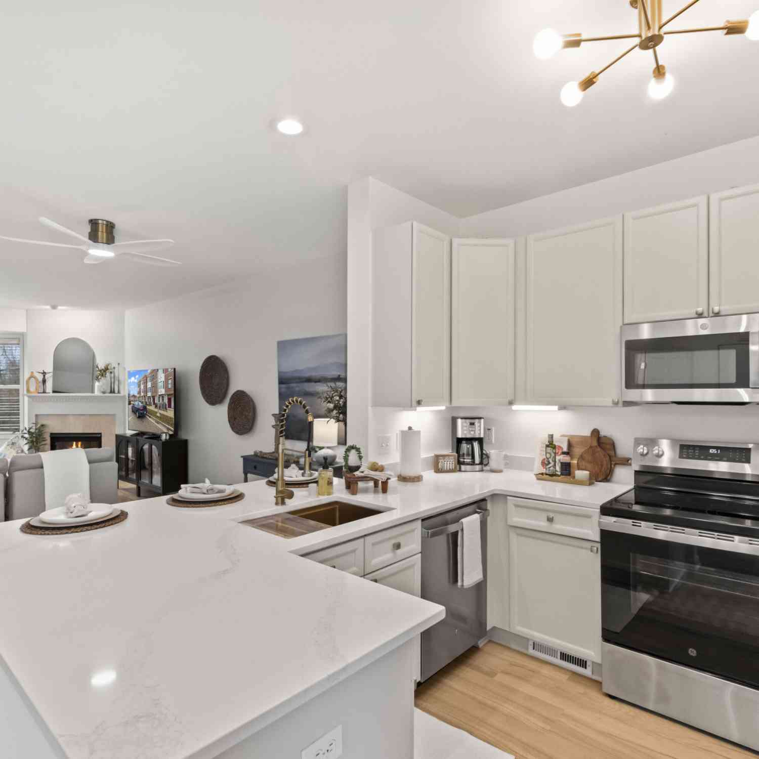 Condo For Sale - 208 E Reservoir<br/> Milwaukee, WI 53212