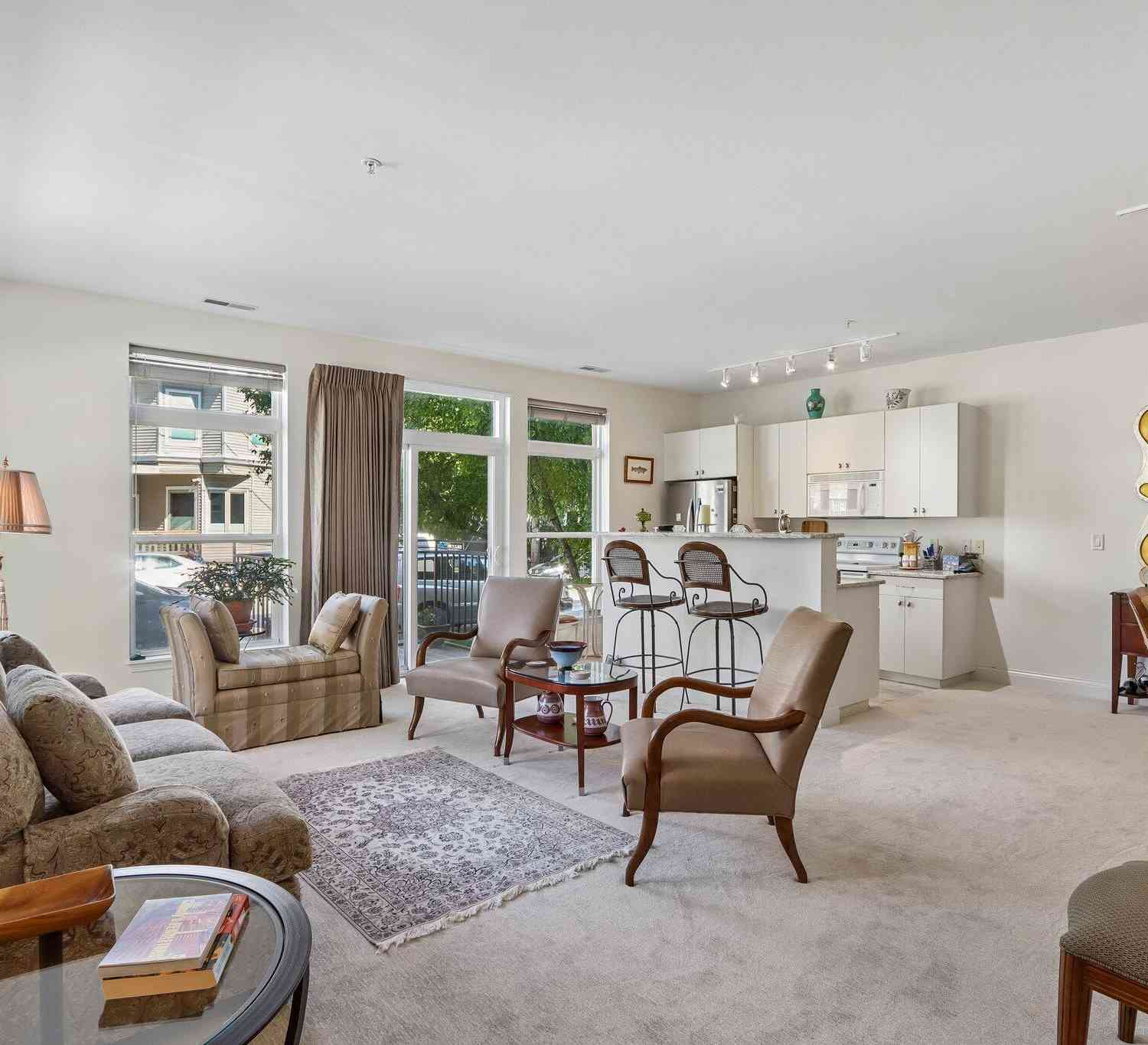 Condo For Sale - 1550 N Warren #113<br/> Milwaukee, WI 53202