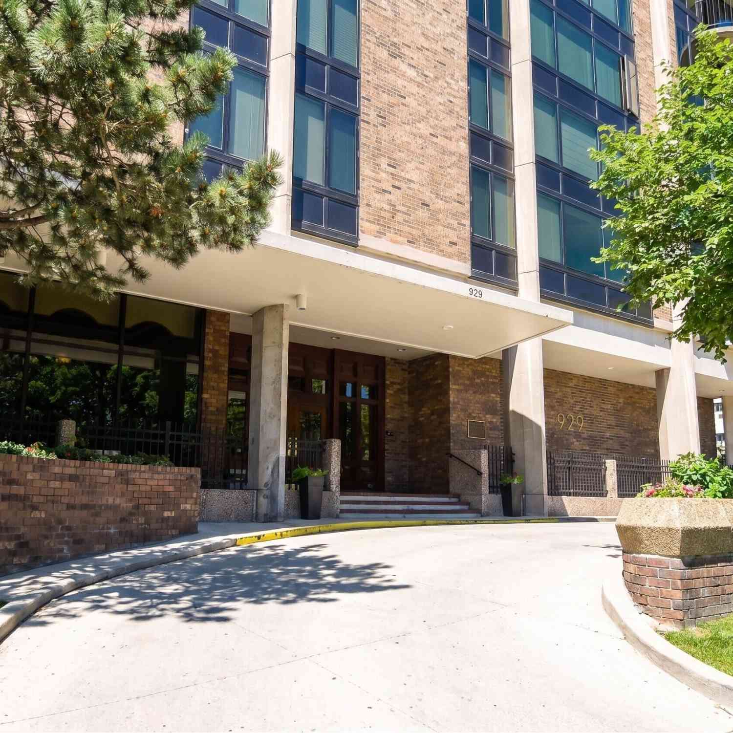 Condo For Sale - 929 N Astor #203<br/> Milwaukee, WI 53202