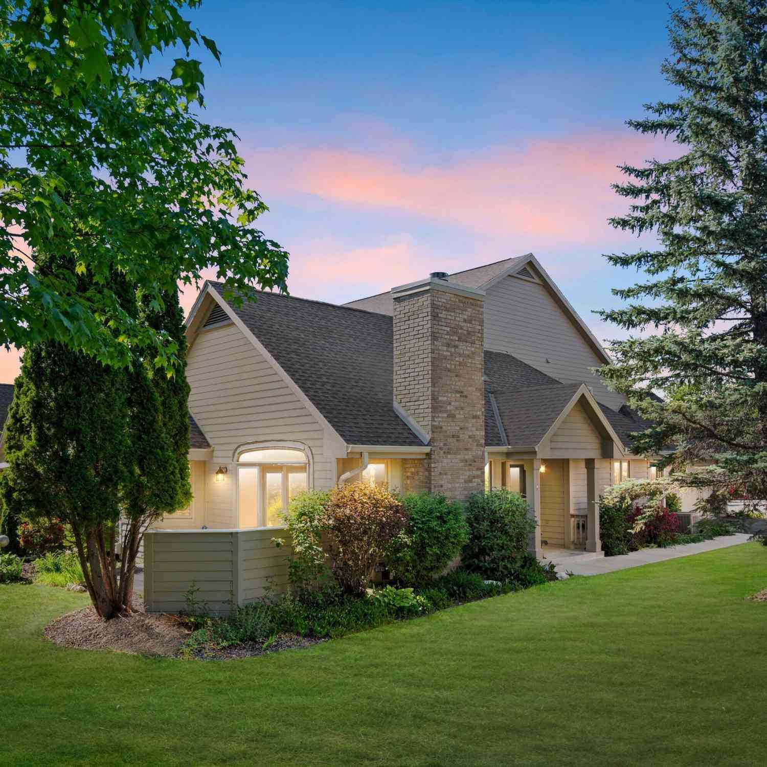Condo For Sale - N21W24327 Cumberland #36K<br/> Pewaukee, WI 53072