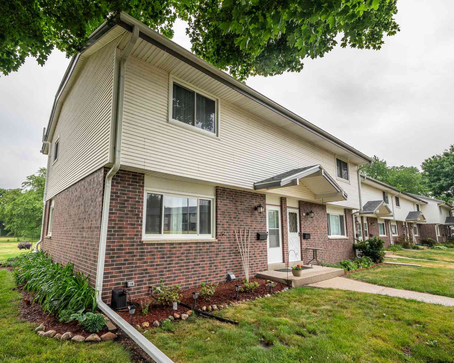 Condo For Sale - 250 Morris<br/> Pewaukee, WI 53072