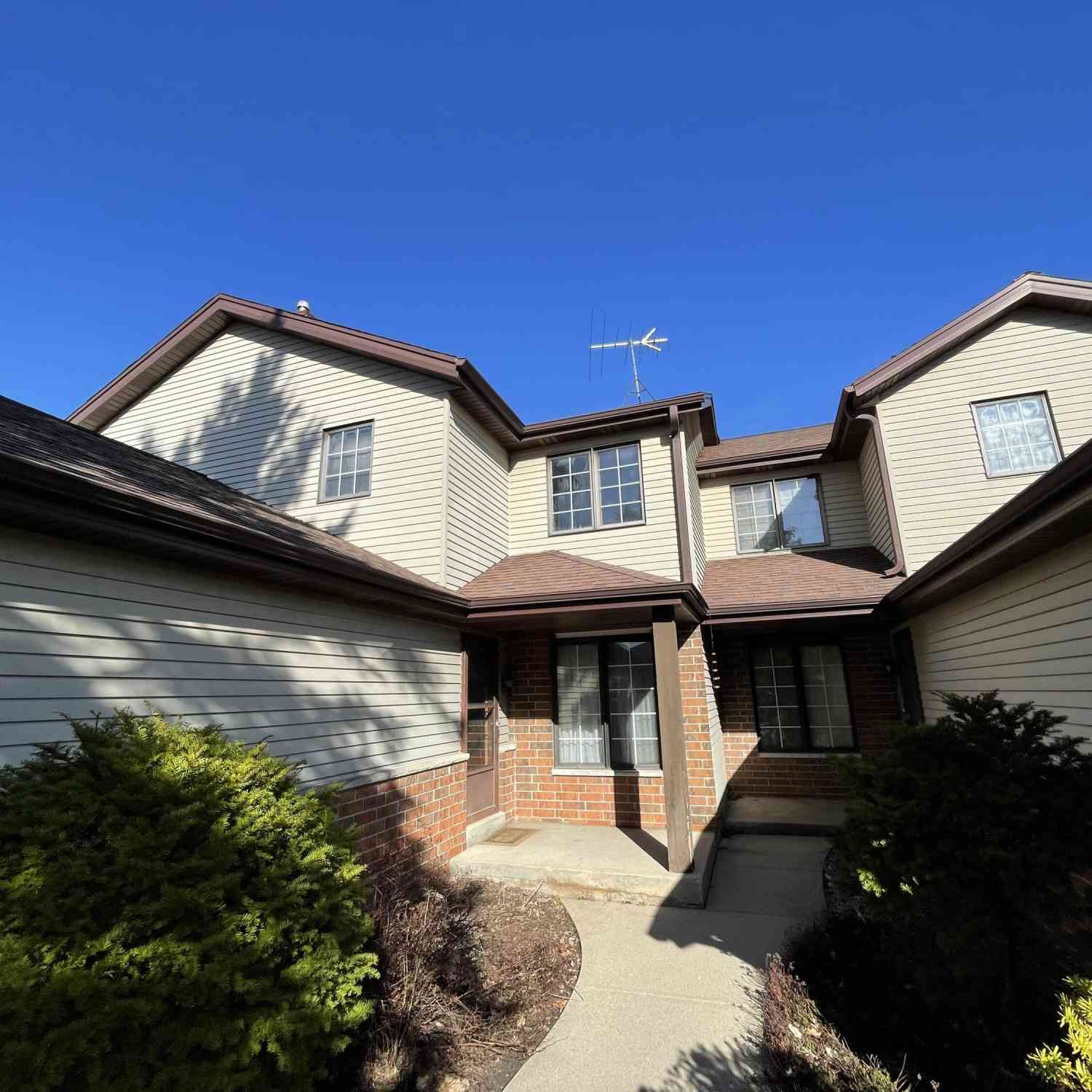 Condo For Sale - 8105 S Legend #D<br/> Franklin, WI 53132