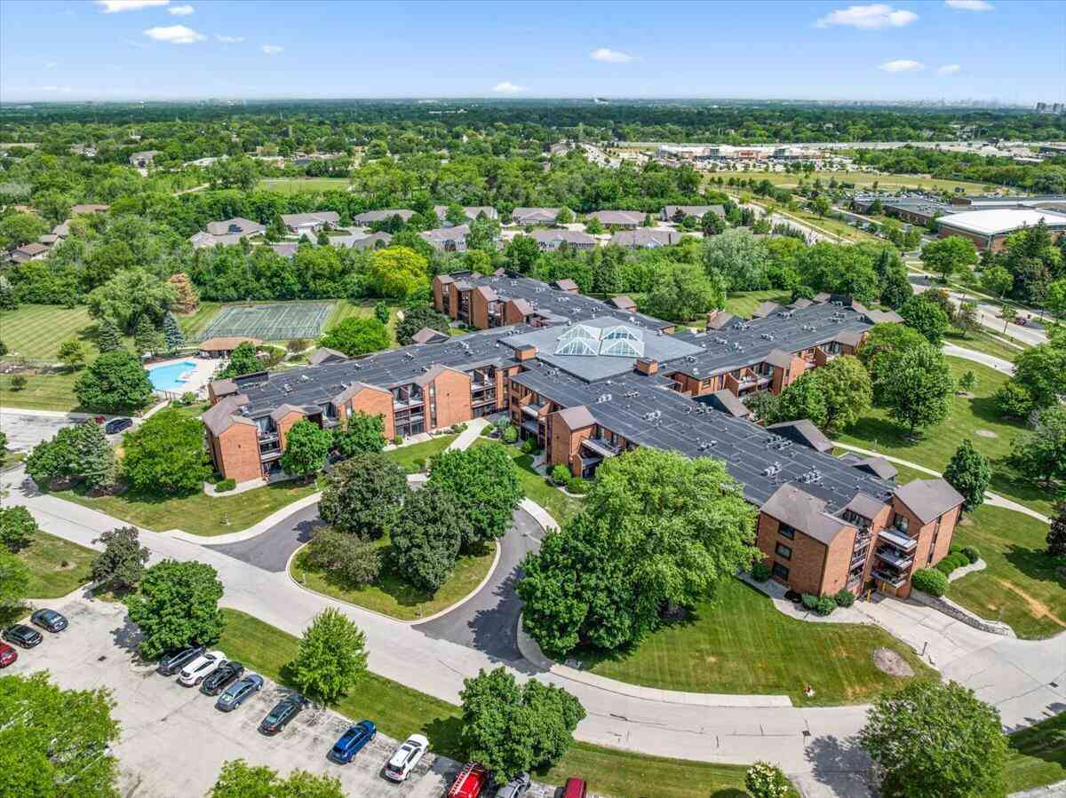 Condo For Sale - 6100 W Stonehedge #323<br/> Greenfield, WI 53220