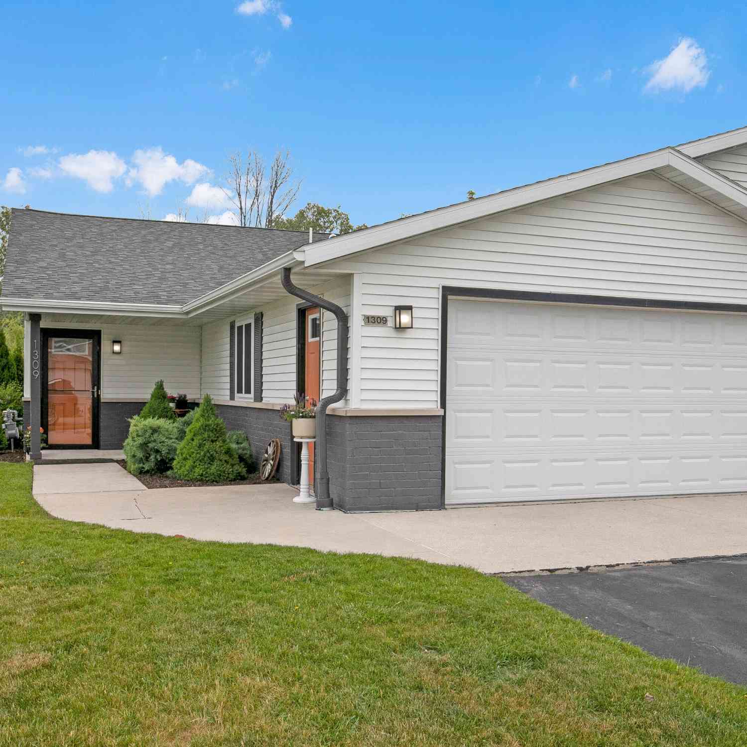Condo For Sale - 1309 N 49th<br/> Sheboygan, WI 53081