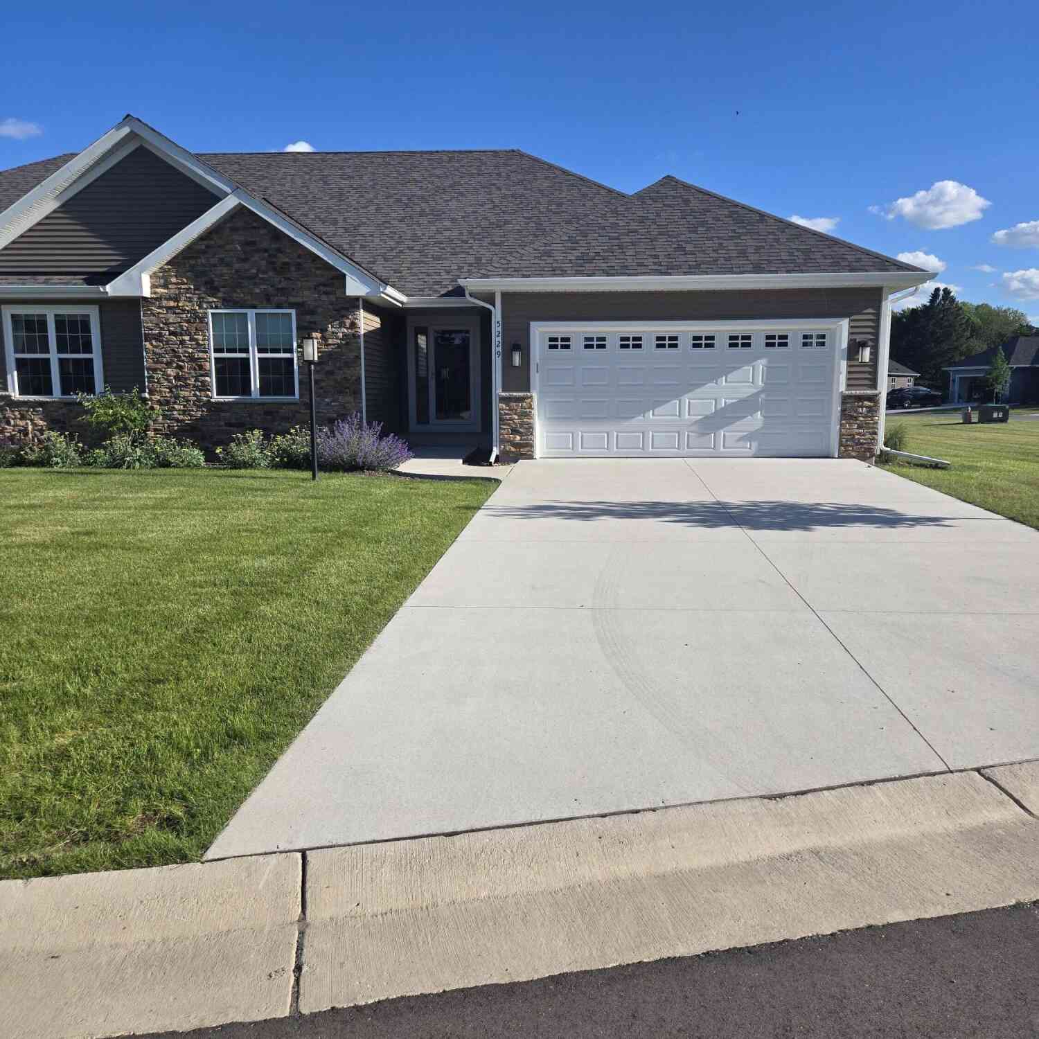 Condo For Sale - 5229 Briarwood<br/> Caledonia, WI 53402