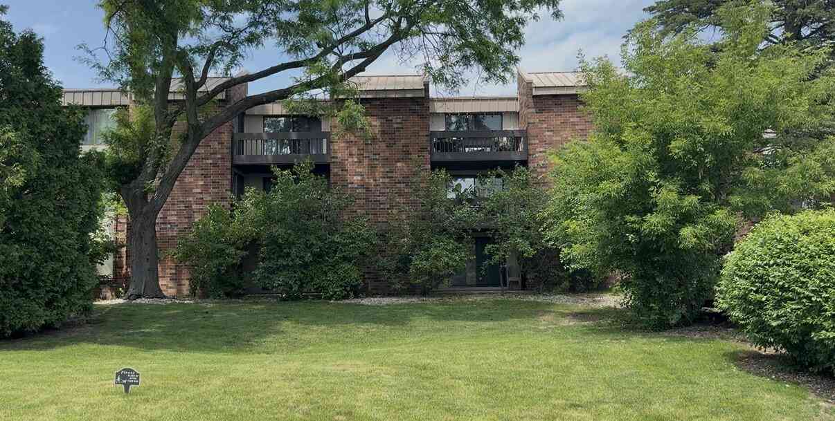 Condo For Sale - 2220 W Good Hope #21<br/> Glendale, WI 53209