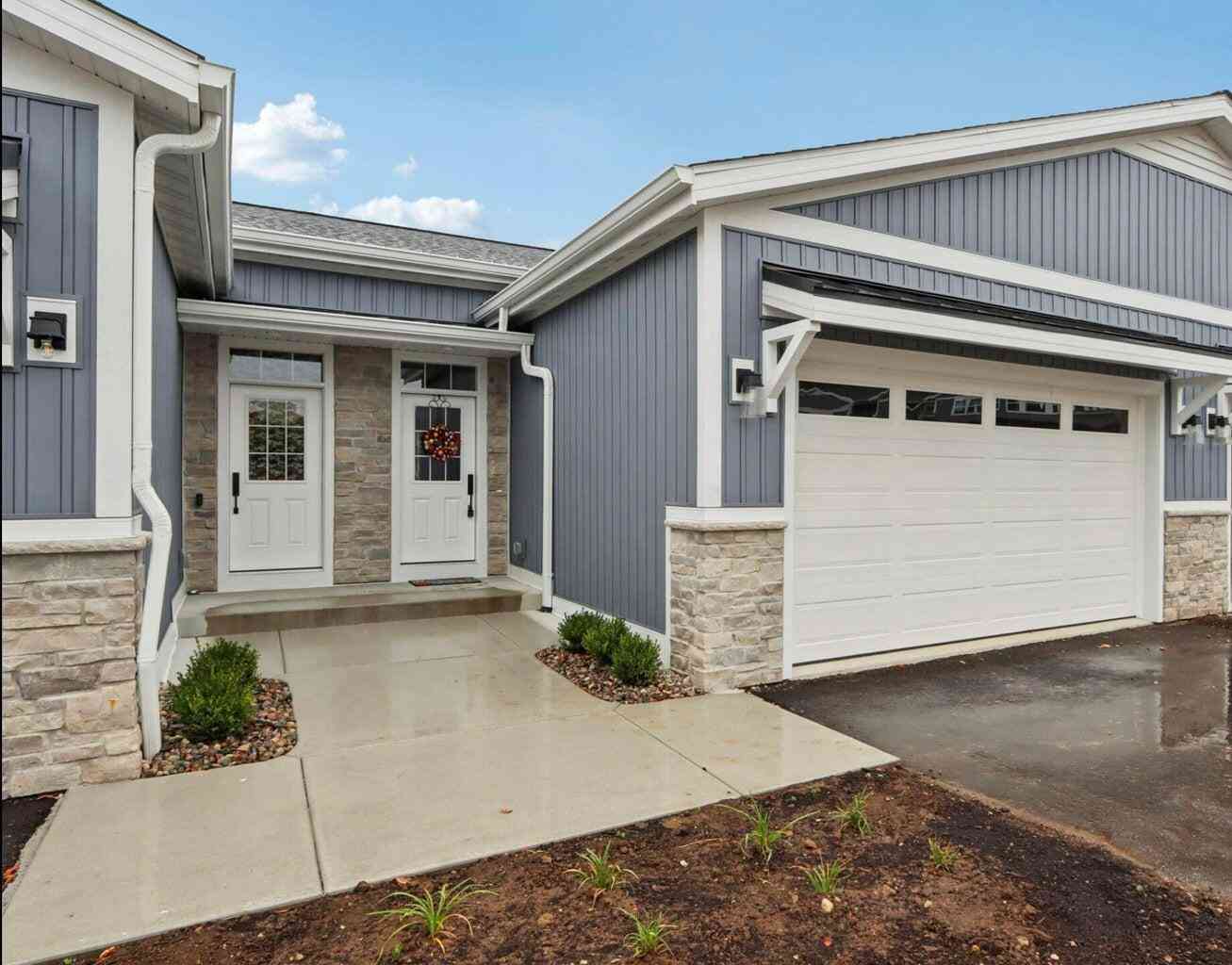 Condo For Sale - 405 Falcon Ridge #17<br/> Burlington, WI 53105