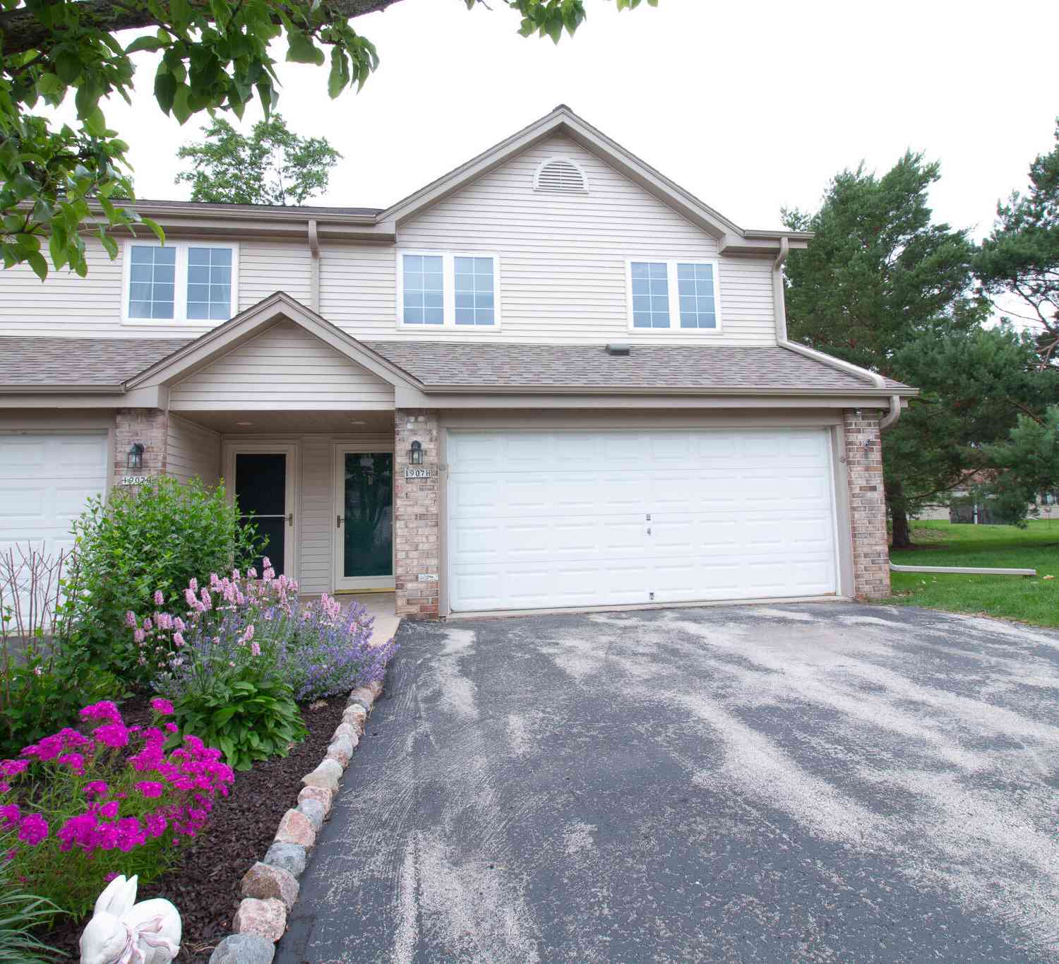 Condo For Sale - 1907 Mallard Pointe #H<br/> Waukesha, WI 53189
