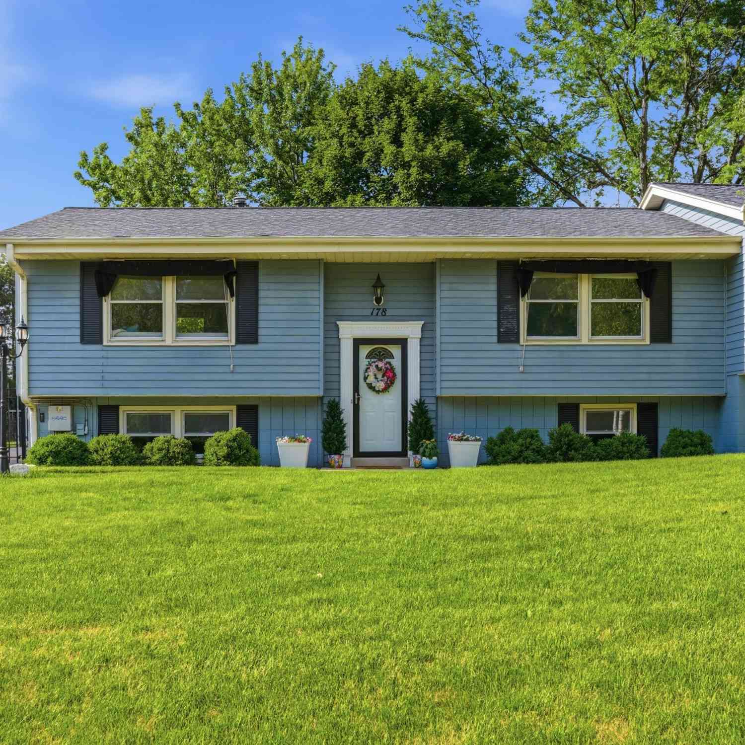 Condo For Sale - 178 W Pembroke<br/> Waukesha County, Wales, WI 53183